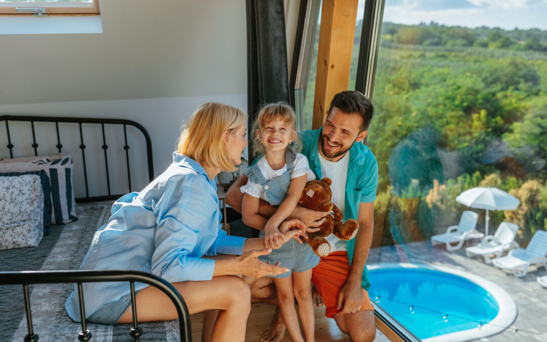 Hotel czy pensjonat na wakacje z dziećmi: jak wybrać nocleg, żeby naprawdę odpocząć